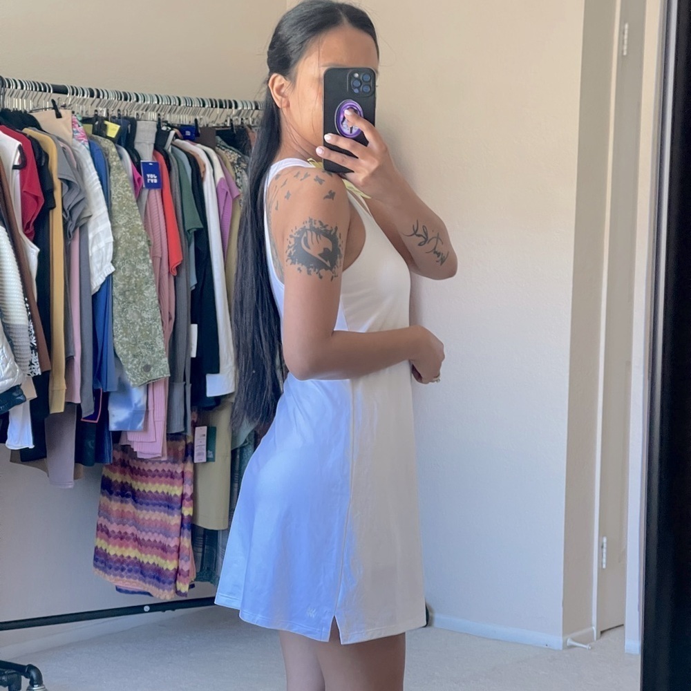 BIN#20 - XS White Tennis Dress w/ Built-In Shorts w/ Pockets - Picture 4 of 6